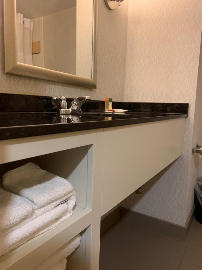 Ramada By Wyndham Niagara Falls/Fallsview Zewnętrze zdjęcie
