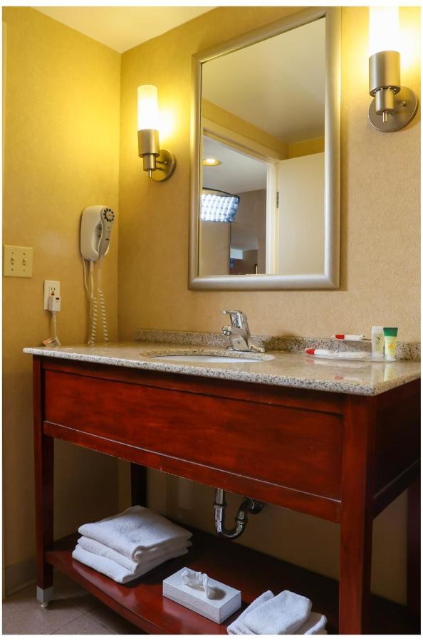 Ramada By Wyndham Niagara Falls/Fallsview Zewnętrze zdjęcie