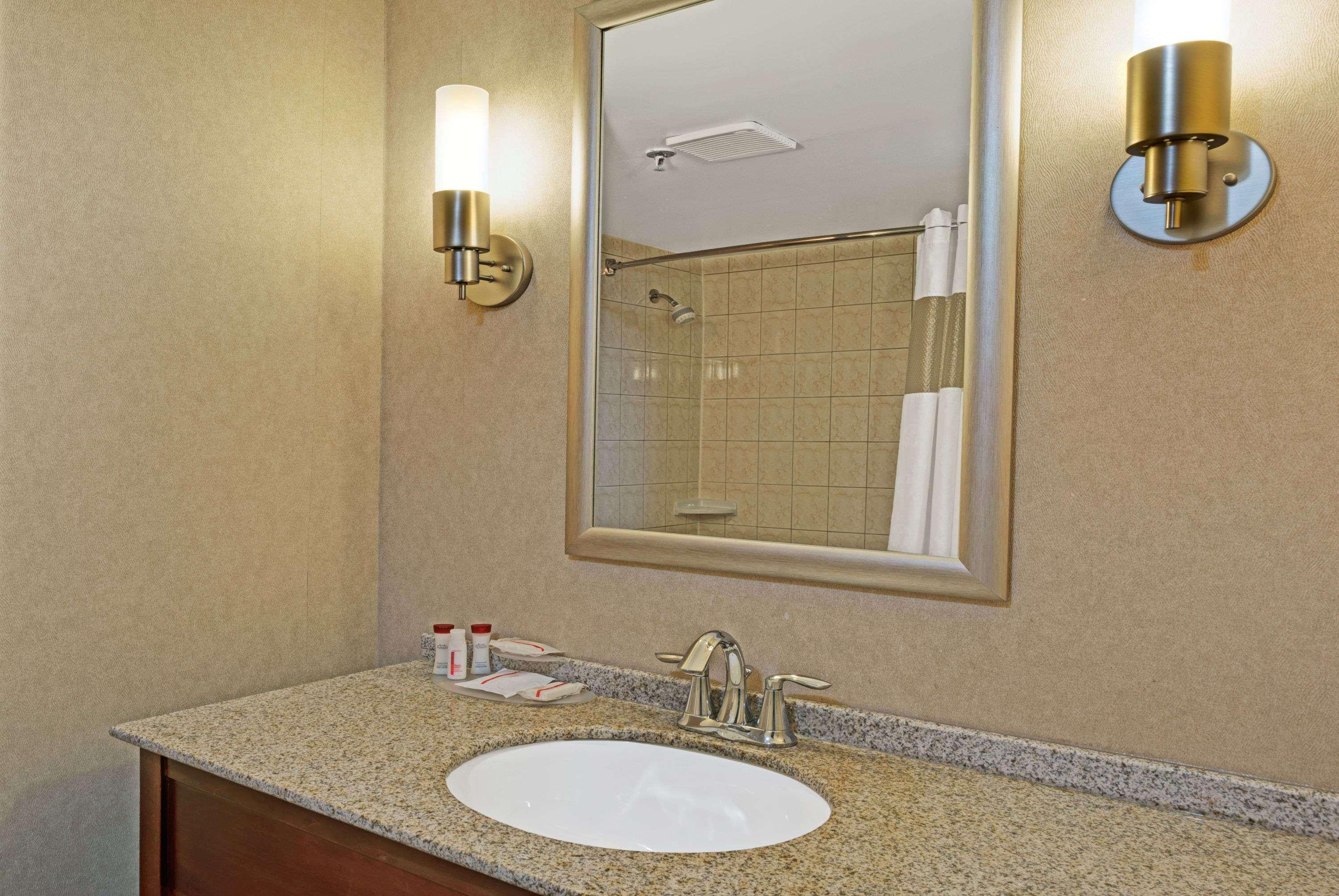 Ramada By Wyndham Niagara Falls/Fallsview Zewnętrze zdjęcie