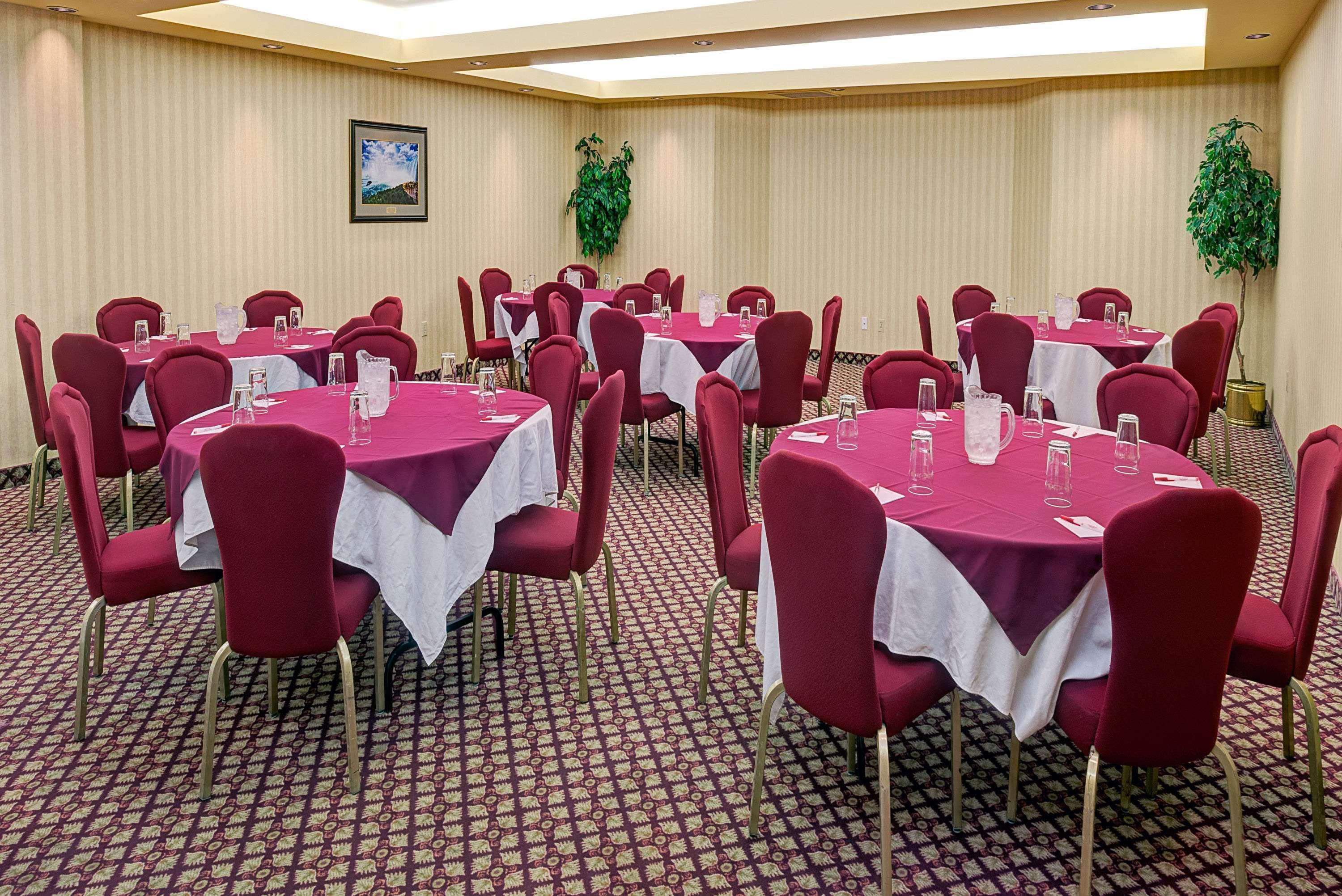 Ramada By Wyndham Niagara Falls/Fallsview Zewnętrze zdjęcie