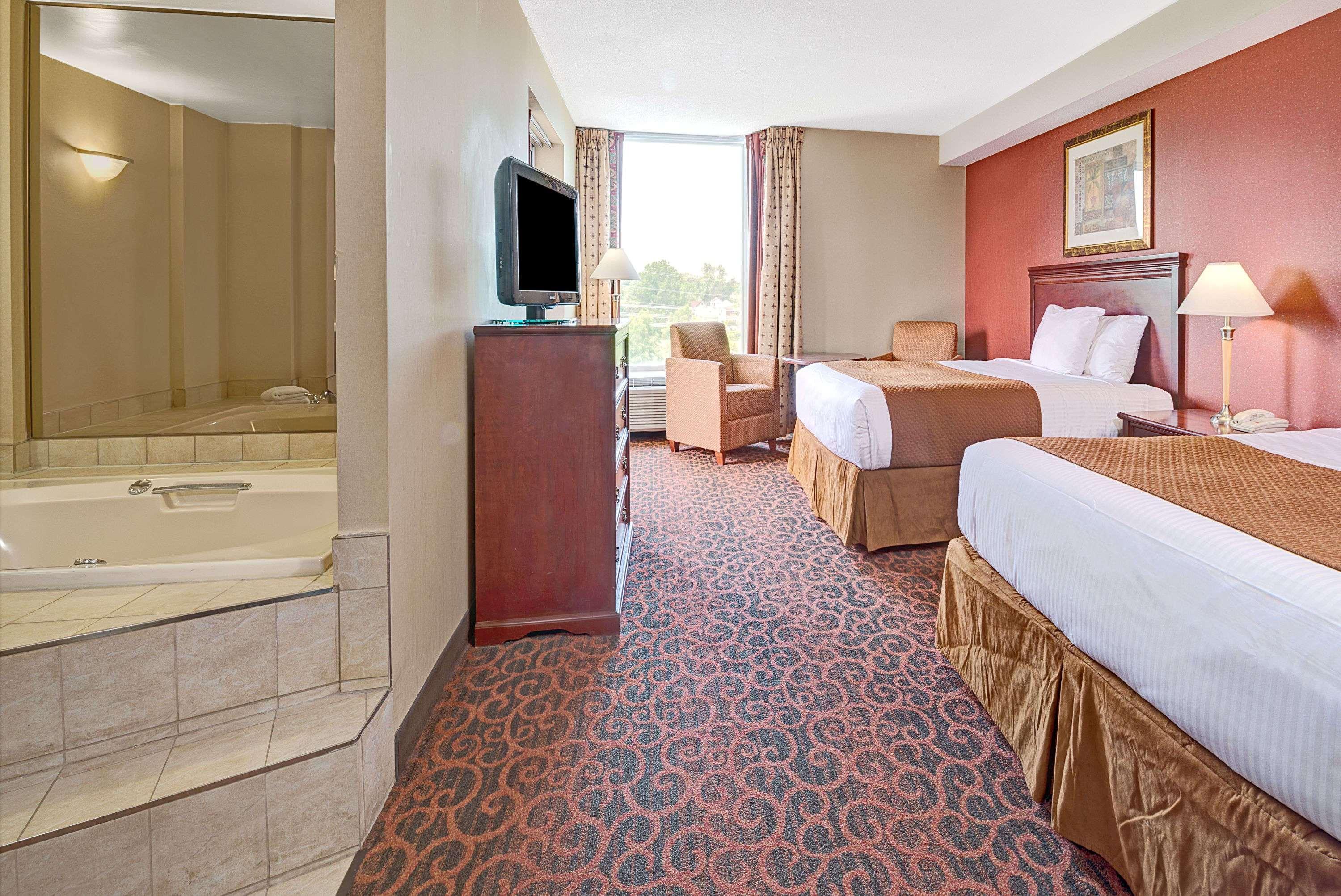 Ramada By Wyndham Niagara Falls/Fallsview Zewnętrze zdjęcie