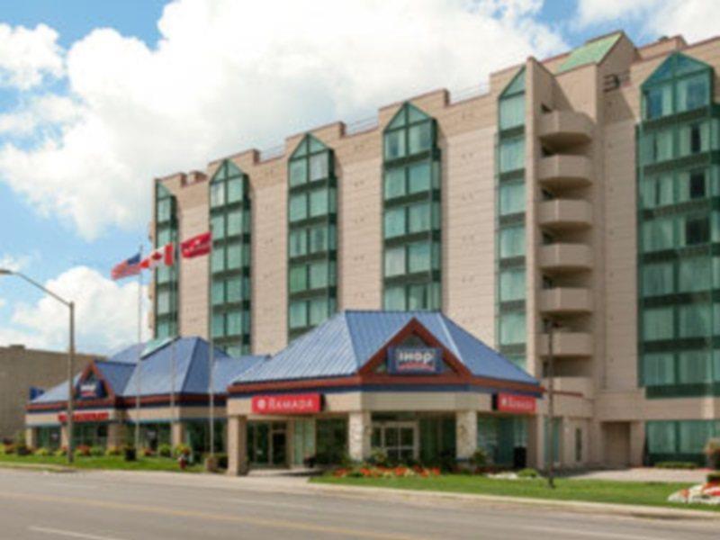Ramada By Wyndham Niagara Falls/Fallsview Zewnętrze zdjęcie