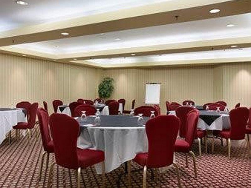 Ramada By Wyndham Niagara Falls/Fallsview Zewnętrze zdjęcie