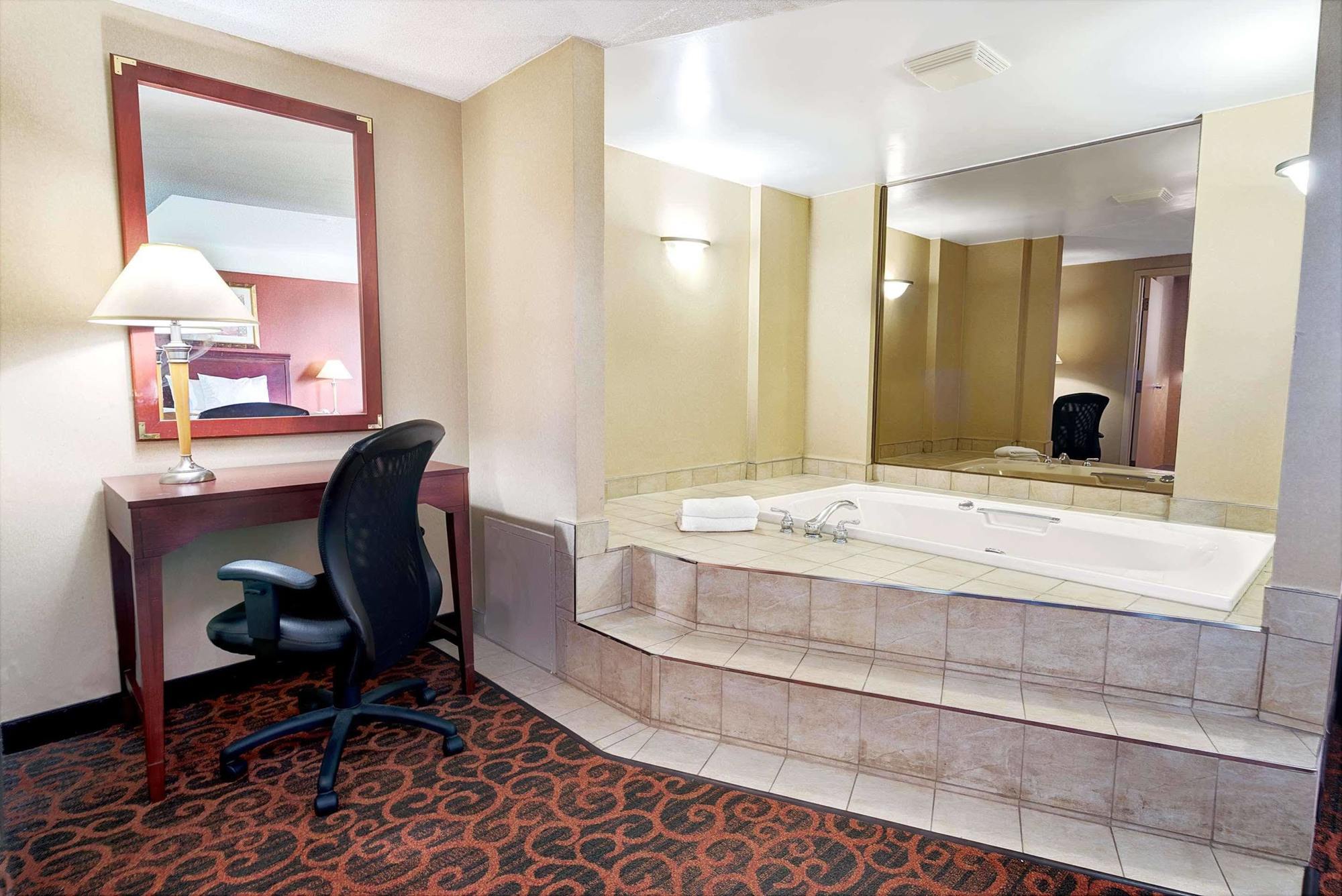 Ramada By Wyndham Niagara Falls/Fallsview Zewnętrze zdjęcie