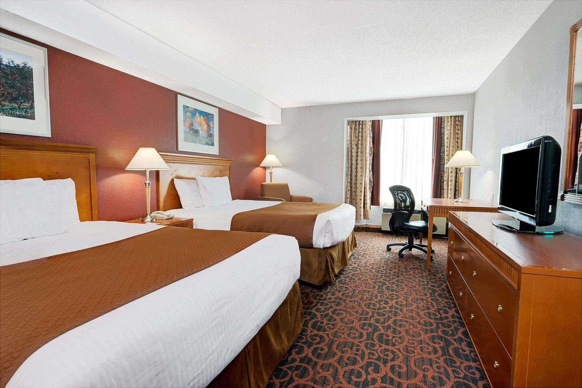 Ramada By Wyndham Niagara Falls/Fallsview Zewnętrze zdjęcie